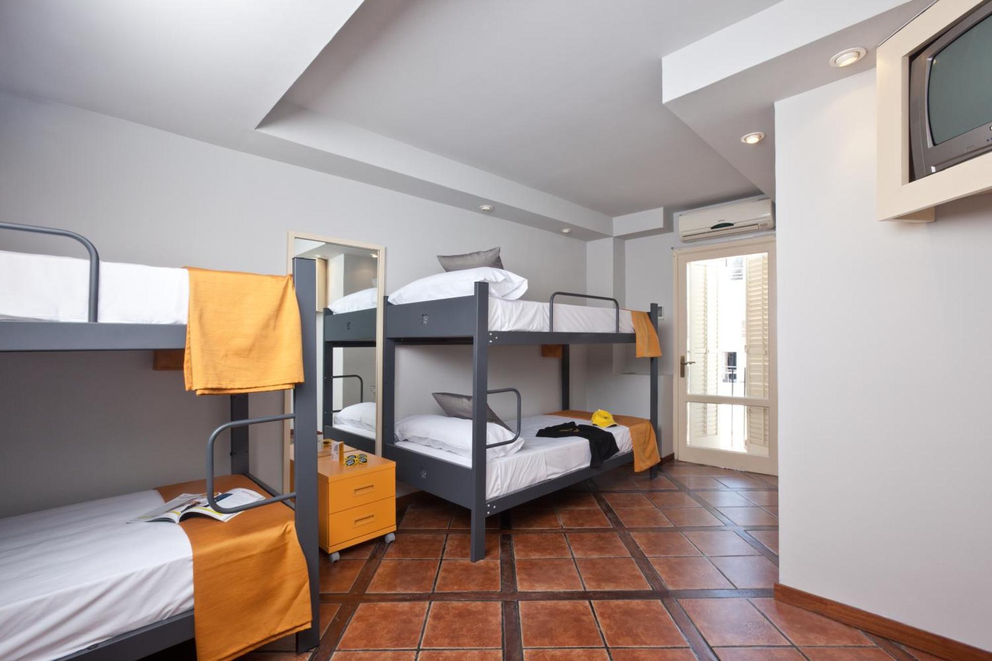 Ryans La Marina (Adults Only) Hotell Ibiza stad Rum bild